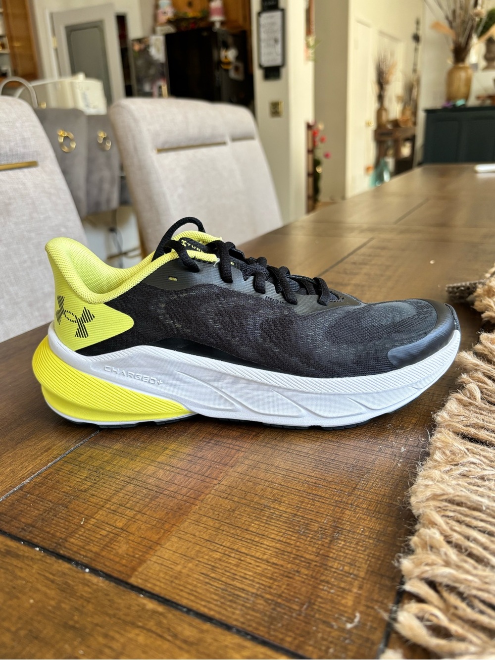 Under Armour Turbulence 3 Size 5Y Big Kids Black/Yellow 6011025-002 New